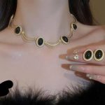 Black ball choker set
